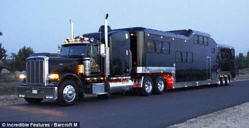 虽然看上去像"卡车",这实际上是吉尼斯世界纪录收录的全球最大豪华