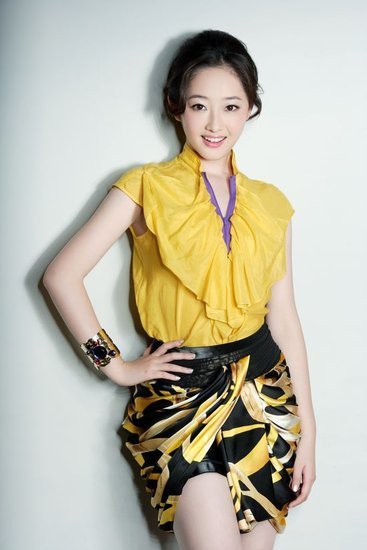 电视剧《刺青海娘》日前从海南转场横店继续拍摄,剧中蒋梦婕饰演的海