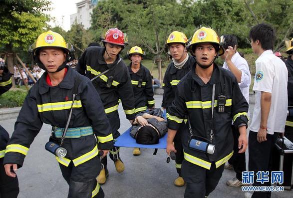 （新華直擊）（2）上海地鐵發(fā)生兩車追尾事故　有乘客受傷