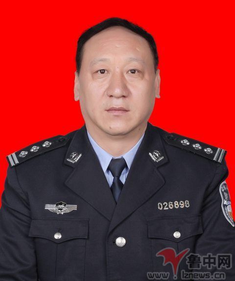 本期向网友介绍的是淄博市公安局公安交警支队车辆管理所所长薛忠文