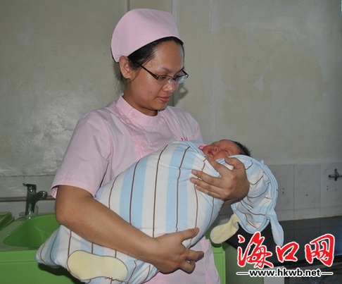 海口"十佳护士"候选人风采:府城医院王燕云 阮月强