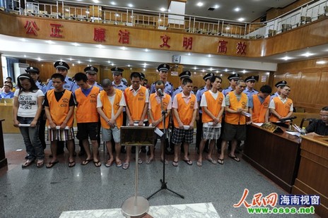 经营罪,敲诈勒索罪,故意伤害罪,寻衅滋事罪,在海口市龙华区法院"过堂"