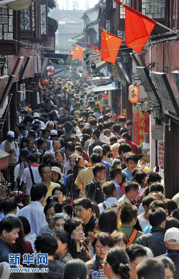 双节前四日 全国景区人潮汹涌