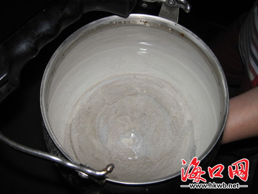 海口一小区居民常年喝脏水蓄水池未请专业清洗队