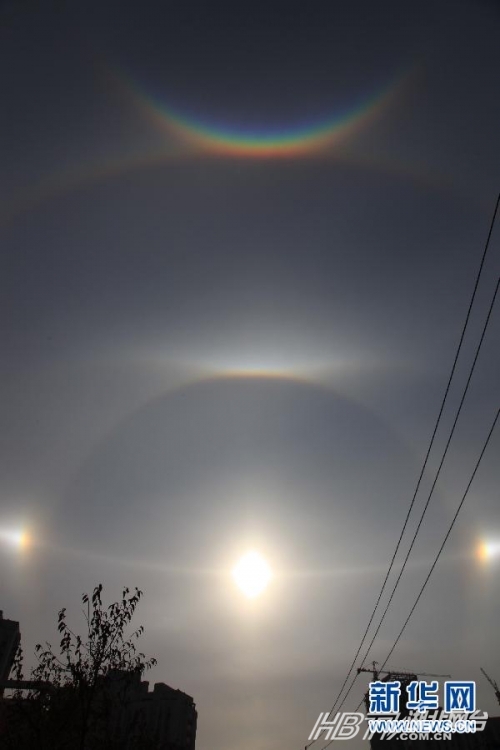 赤峰三个太阳惊艳天象 幻日奇观罕见(组图)