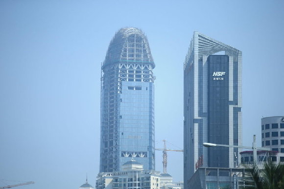 海南第一高楼酷似"人民日报大楼"_海口网