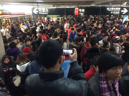 上海地铁1号线因乘客擅自拉下紧急拉手迫停