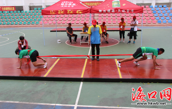 海南五指山开展多项少数民族传统体育竞赛欢庆三月三