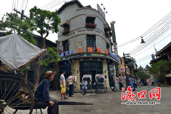 冯小刚电影公社今日开街 百位巨星齐聚海口观澜湖