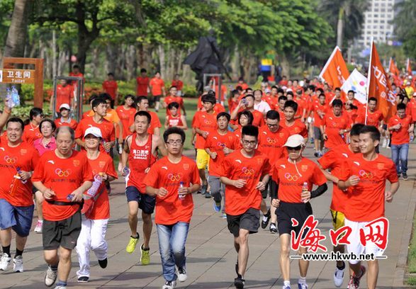 海口举行奥林匹克日长跑活动 2500人长跑3000米