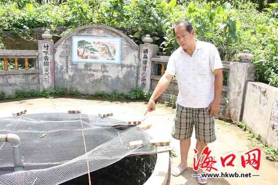 “这口井台风过后撒了不少消毒液”村组长吴川阳指着水井说到（二）