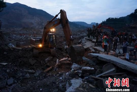贵州福泉山体滑坡遇难人数升至14人省长促调查原因