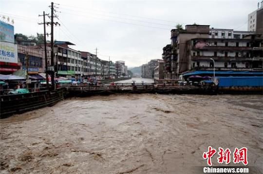 广安华蓥市遭受严重暴雨袭击 暂无人员伤亡(图)