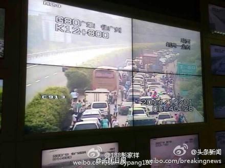 京沪高速天津河北交界处堵车 2小时行100米(图)