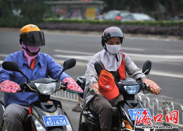 天氣轉涼市民出行包裹嚴實