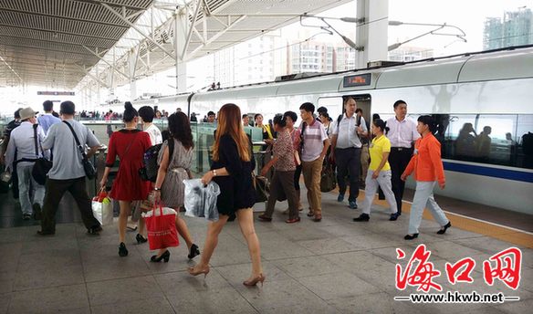 海南东环高铁开辟了海南东部通道，受到越来越多旅客的青睐