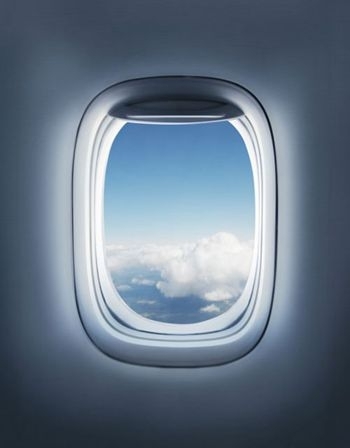 你知道吗?飞机窗户上不起眼的小洞关键时刻能救命