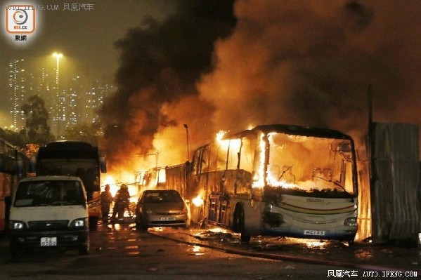 香港一停車場失火 現(xiàn)場慘不忍睹