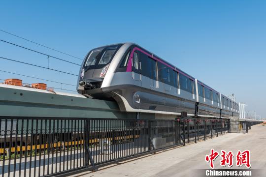 中国首列自主研制永磁跨座式单轨列车正式下线