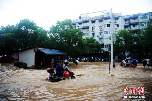 江西景德鎮(zhèn)遭遇暴雨侵襲 城區(qū)內(nèi)澇成澤國(guó)