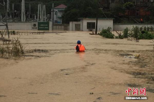 江西景德鎮(zhèn)洪水圍城 民眾全力抗災(zāi)