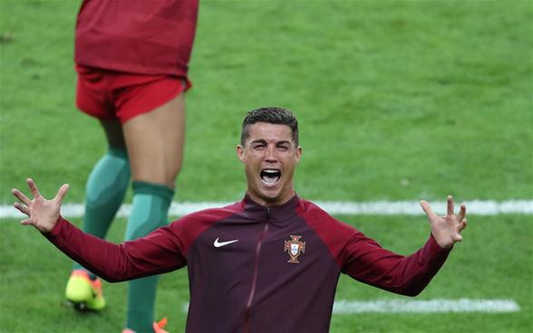 （欧锦赛）（1）足球——葡萄牙队首次夺冠