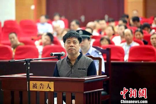 图为被告人蔡和平当庭表示认罪,悔罪 法院供图 摄