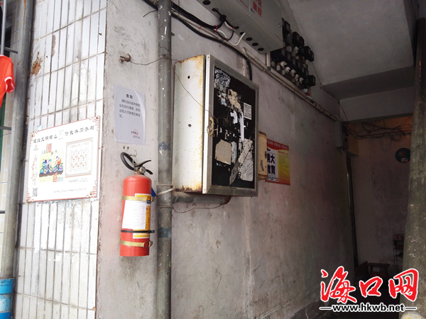 私拉电线电表箱生锈消防栓损坏 海口金石花园小区问题多