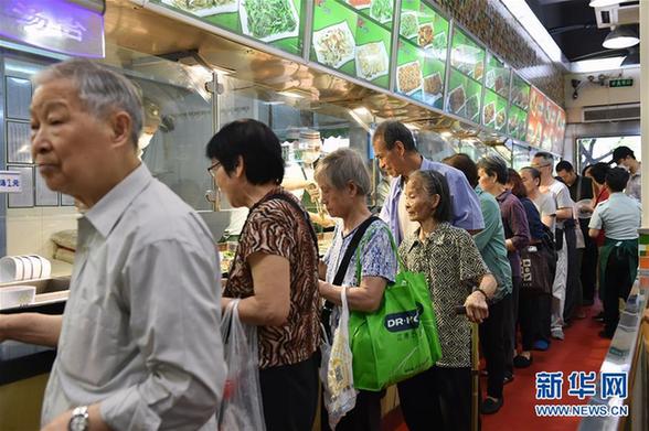 （新華全媒頭條·圖文互動）（4）老人飯?zhí)玫摹半p重味道”——廣州怎樣破解居家養(yǎng)老難題