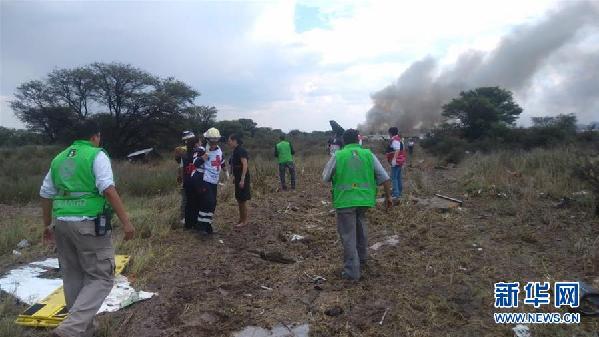（国际）（2）墨西哥一架民航客机坠落