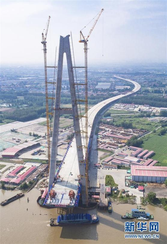 （经济）（3）武汉青山长江大桥主跨首节钢梁架设成功