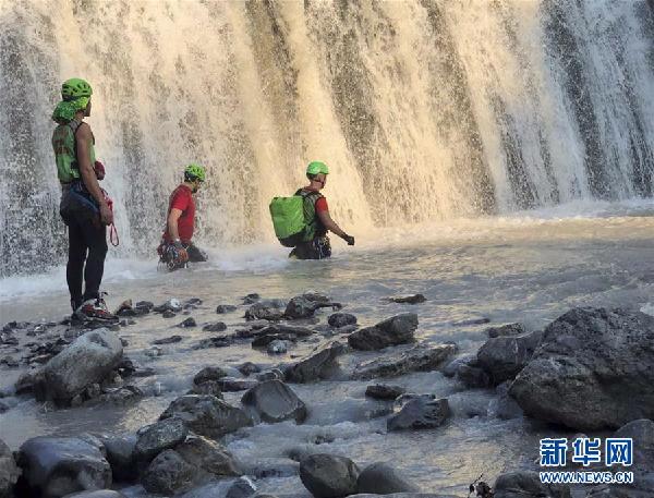 （國際）（6）意大利南部突發(fā)山洪致至少10人死亡