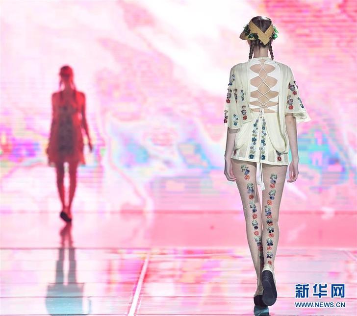 （文化）（4）丝绸之路国际时装周在西安举行