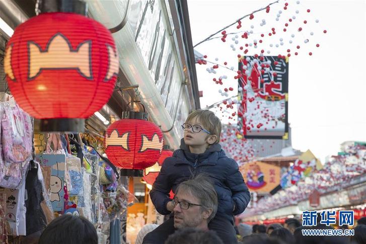 （國(guó)際）（8）日本東京：新年飾品點(diǎn)綴傳統(tǒng)商業(yè)街道 