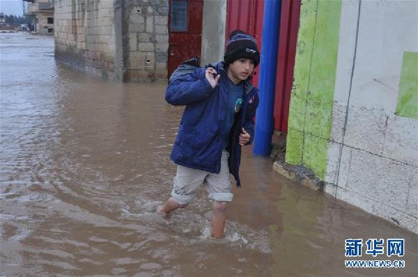 （國(guó)際）（1）黎巴嫩遭遇極端天氣 多處敘利亞難民營(yíng)艱難度日