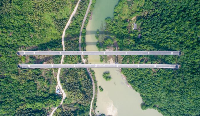 《山间“等号”》刘永