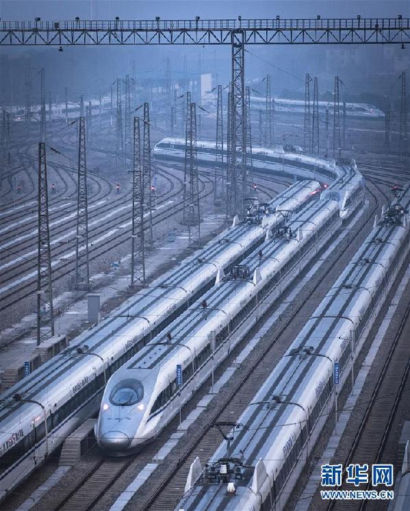 （关注春运）（8）“陆地舰队”：通宵检修 黎明出发