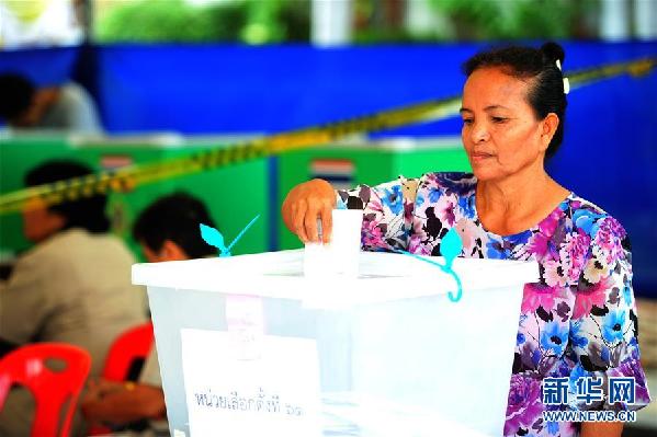 （国际）（3）泰国选民参加大选提前投票日投票