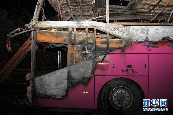 （社会）（3）湖南常长高速客车起火事故致26人死亡