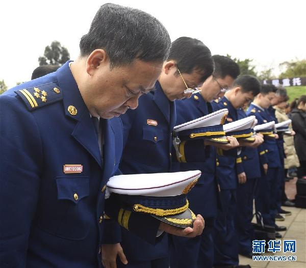 （社会）（10）四川木里森林火灾扑救中英勇牺牲烈士悼念活动在西昌市举行 