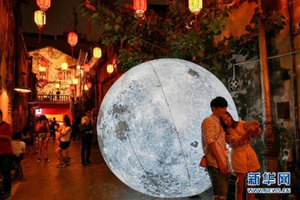 （国际）（2）吉隆坡：与“月亮”合影