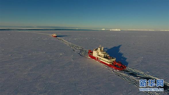 （“雪龙”探南极·图文互动）（3）通讯：“雪龙兄弟”南极情深