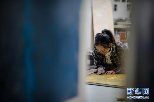 （文化）（3）刀尖上的技艺——走近云南普洱"绝版木刻"艺术