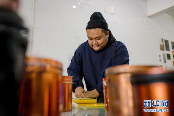 （文化）（5）刀尖上的技艺——走近云南普洱"绝版木刻"艺术