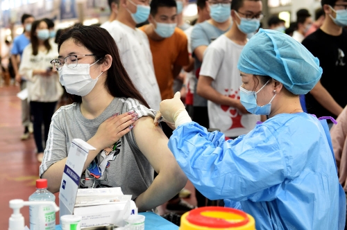 安徽:新冠疫苗接种进校园