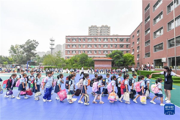 长春中小学迎开学