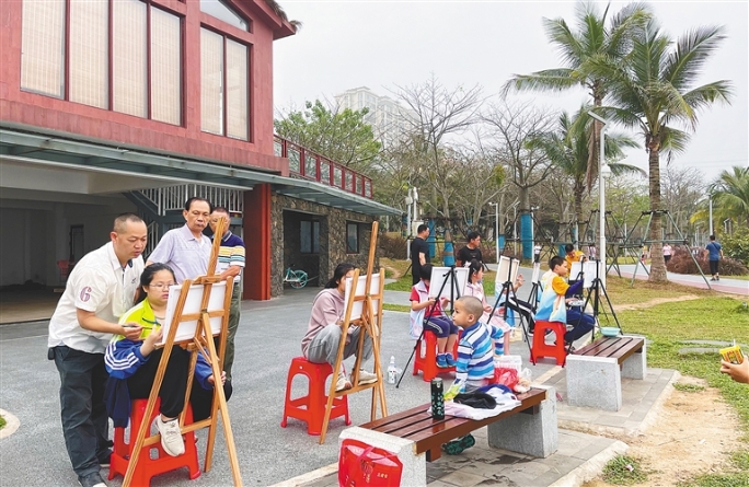 海口小学生户外写生 感受自然[图]