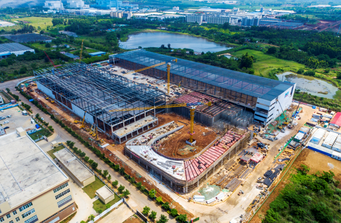 海南日用免税品公共保税仓库项目钢结构封顶