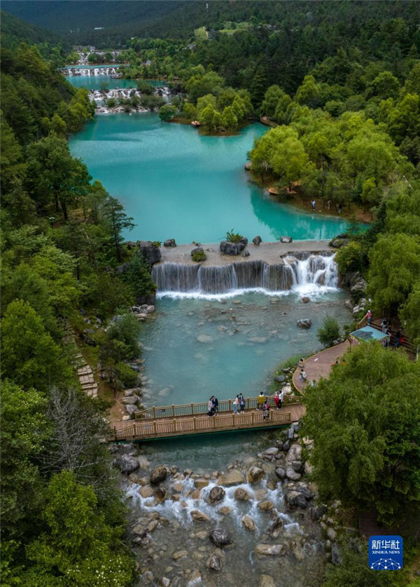 云南丽江玉龙雪山迎来夏日旅游热