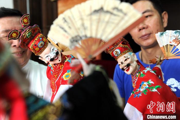 资料图为漳州木偶表演。 中新社记者 张金川 摄